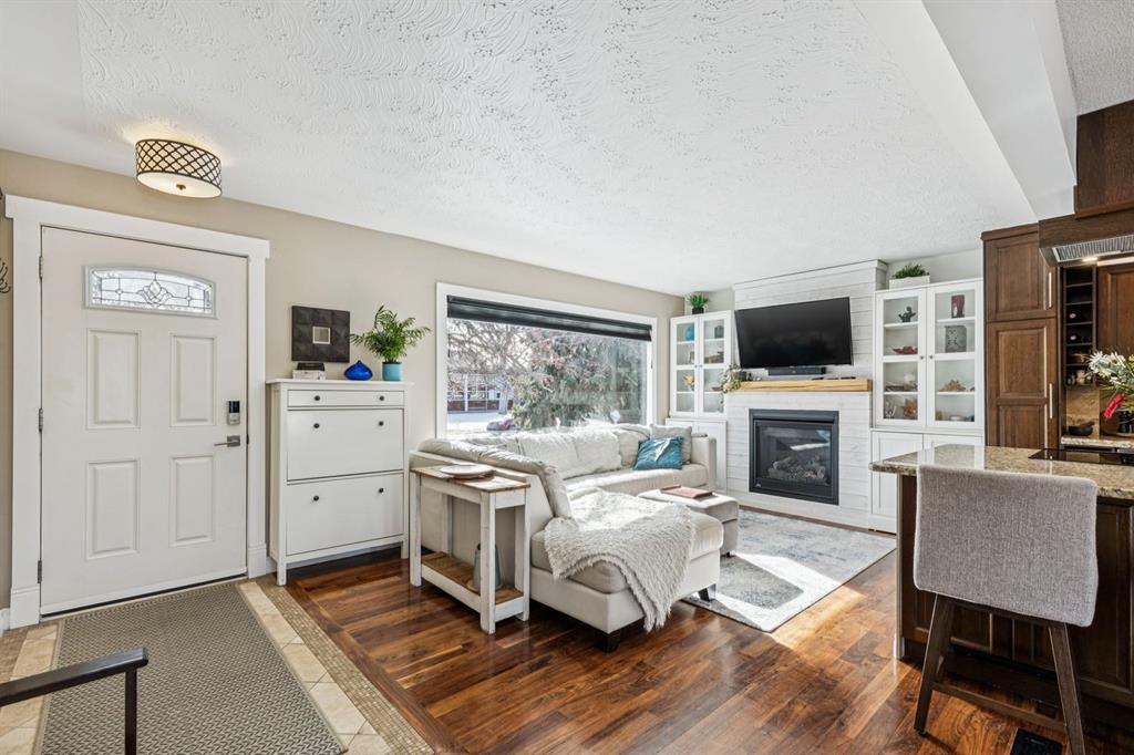 56 Haddock Road SW, Calgary, Alberta, T2V 3J8