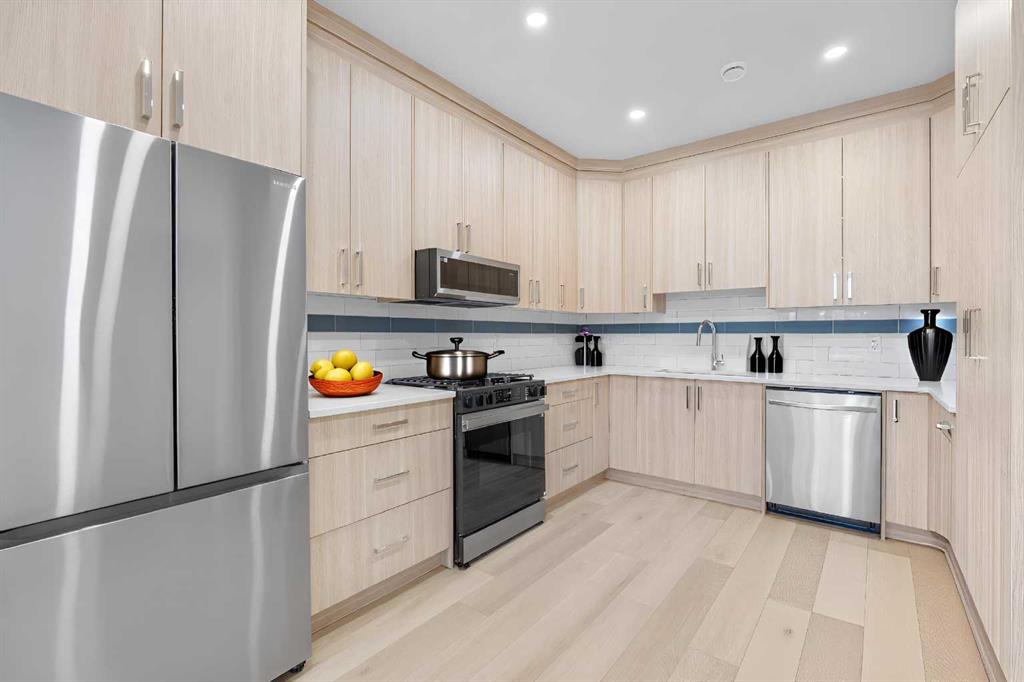 7415 39 Avenue NW, Calgary, Alberta, T3B 1W9