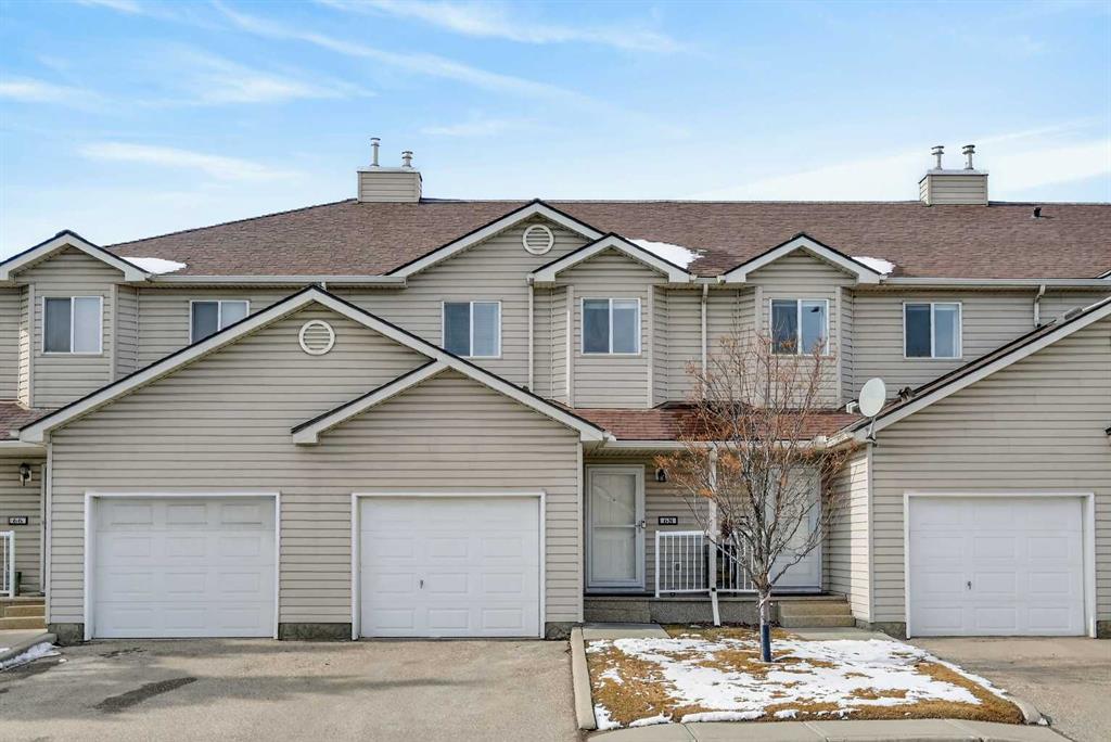 68 Douglas Glen Park SE, Calgary, Alberta, T2Z3Z3