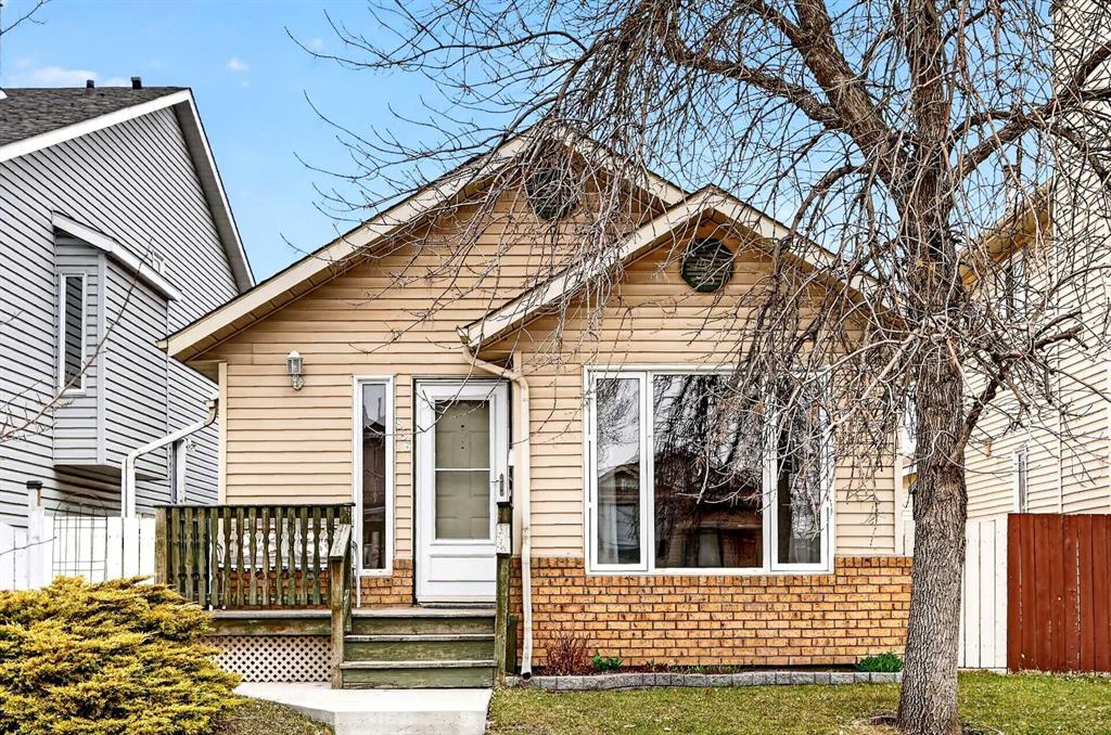 886 Erin Woods Drive SE, Calgary, Alberta, T2B 3C4