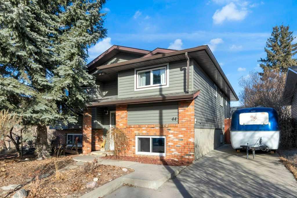 44 Sprucegrove Crescent SE, Airdrie, Alberta, T4B 1V7