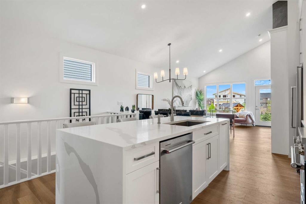 218 Mitchell Heath NW, Calgary, Alberta, T3R 2G2