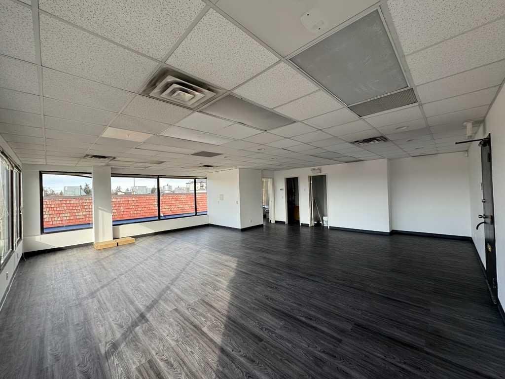 #201 1830 52 Street SE, Calgary, Alberta, T2B 1N1