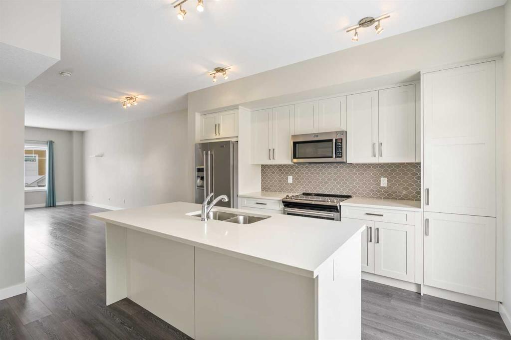 524 Canals SW, Airdrie, Alberta, T4B 4L3