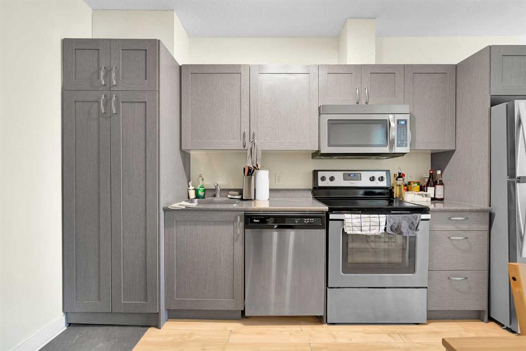 #804 30 Brentwood Common NW, Calgary, Alberta, T2L 2L8