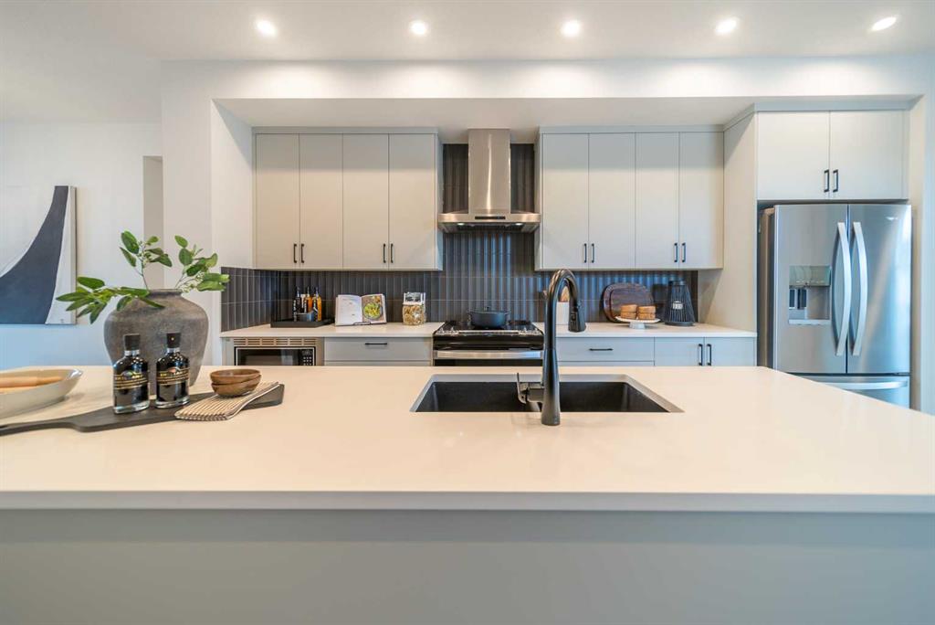 42 Creekview Avenue SW, Calgary, Alberta, T2X 6M1