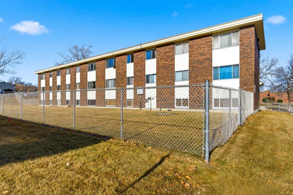 #103 231 64 Avenue NW, Calgary, Alberta, T2K 0M1