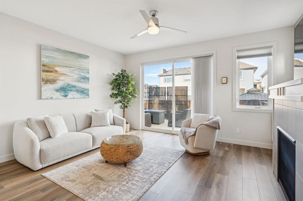 196 Emberside Hollow, Cochrane, Alberta, T4C 2A3