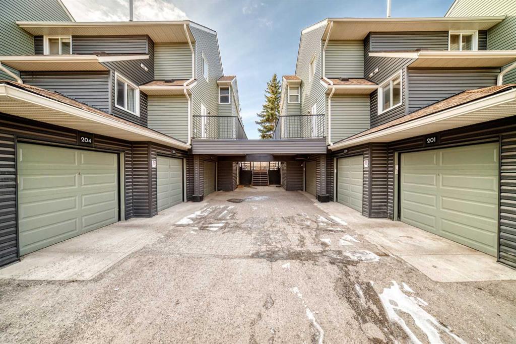 #103 26 Glamis Green SW, Calgary, Alberta, T3E 6V1