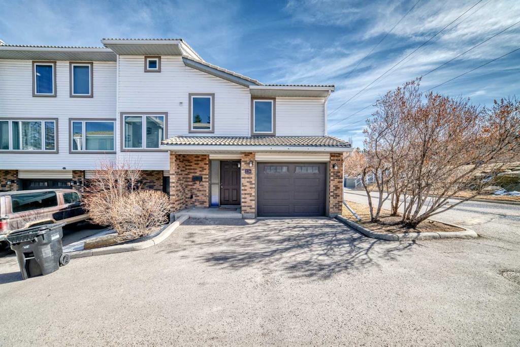 226 Coachway Lane SW, Calgary, Alberta, t3h2v9