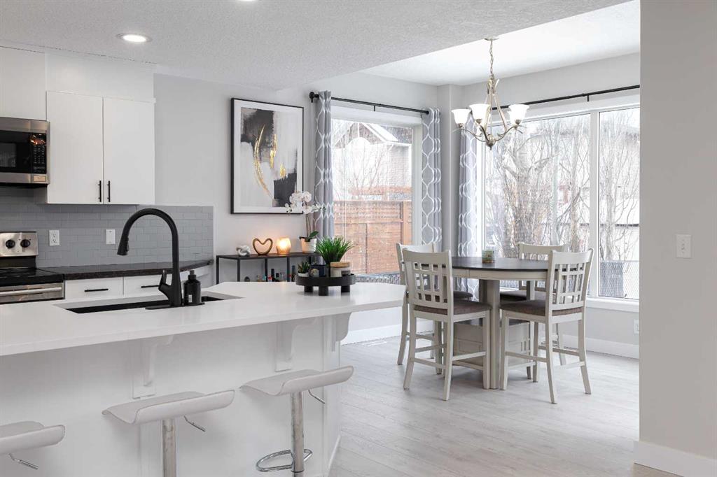 86 Cougarstone Court SW, Calgary, Alberta, T3H5R3