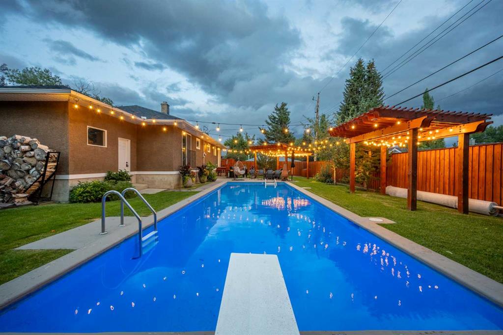 15 Wilshire Place SW, Calgary, Alberta, T3C 3B9