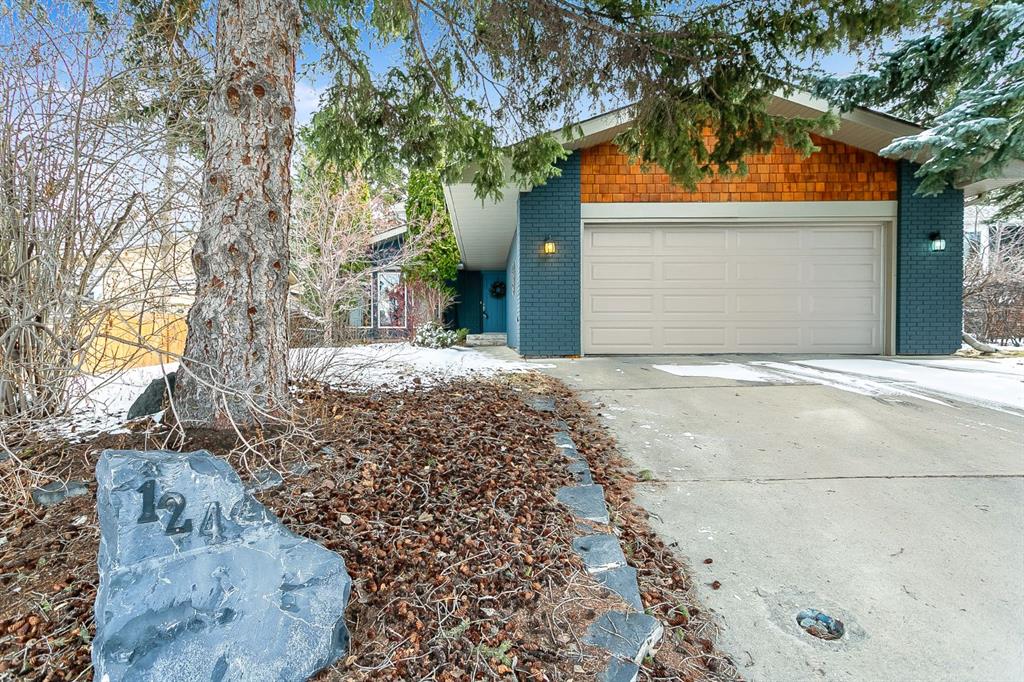 124 Oakchurch Place SW, Calgary, Alberta, T2V 4B5