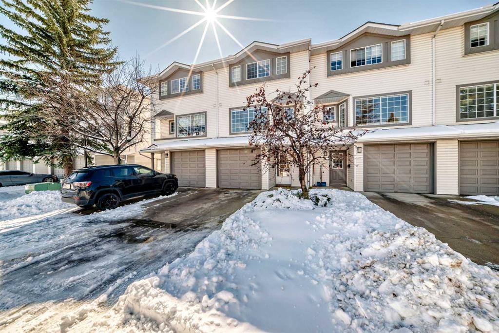 35 Kingsland Villas SW, Calgary, Alberta, T2V 5J9
