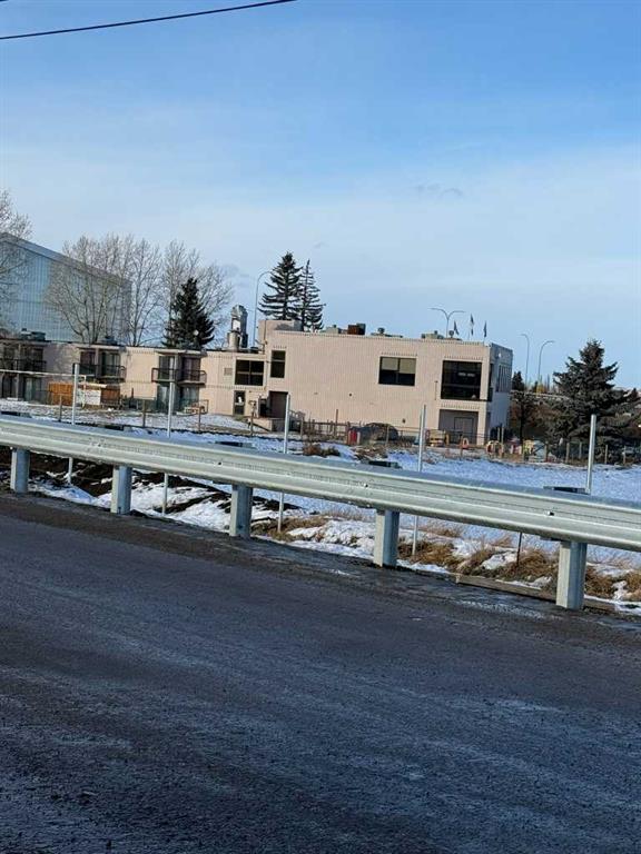 10623 West Valley Road, Calgary, Alberta, T3B 5T2