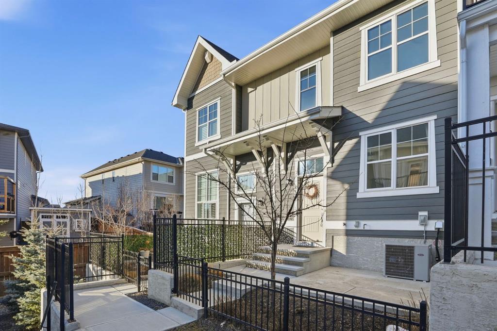 812 Cranbrook Walk SE, Calgary, Alberta, T3M 2V5