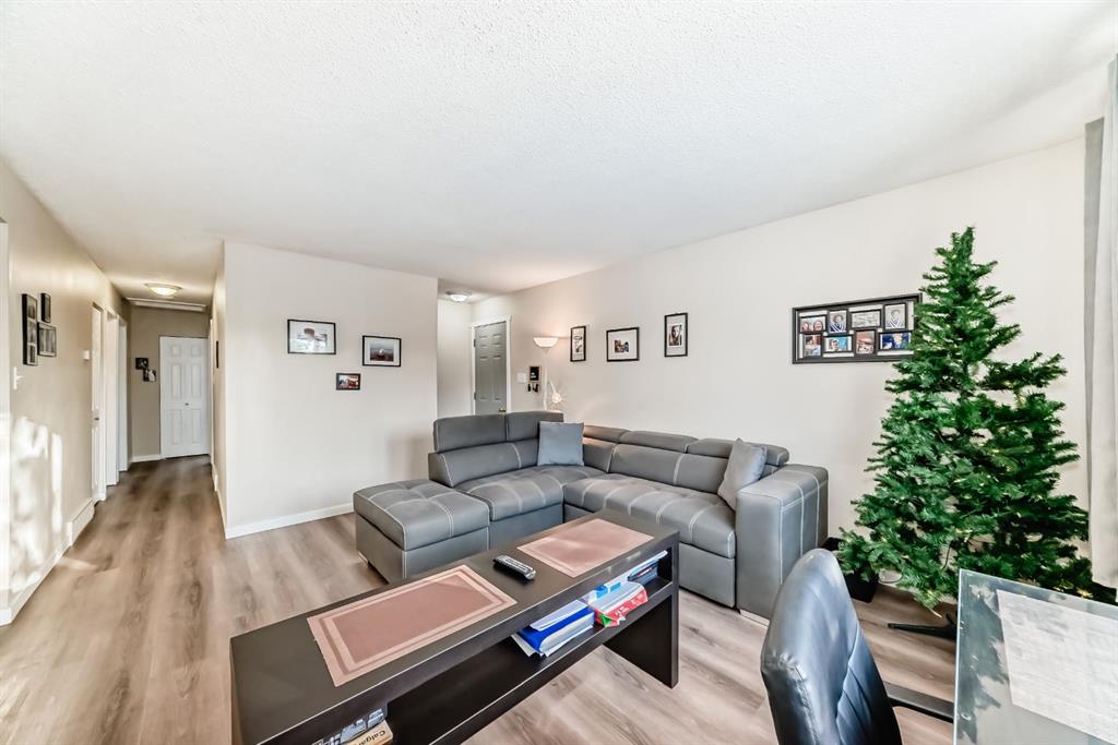 3221 32A Avenue SE, Calgary, Alberta, T2B0J6