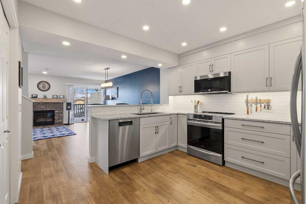 85 Cedarview Mews SW, Calgary, Alberta, T2W 6H8