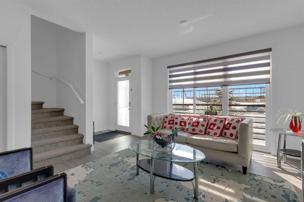 352 BELMONT Avenue SW, Calgary, Alberta, T2X 4H8