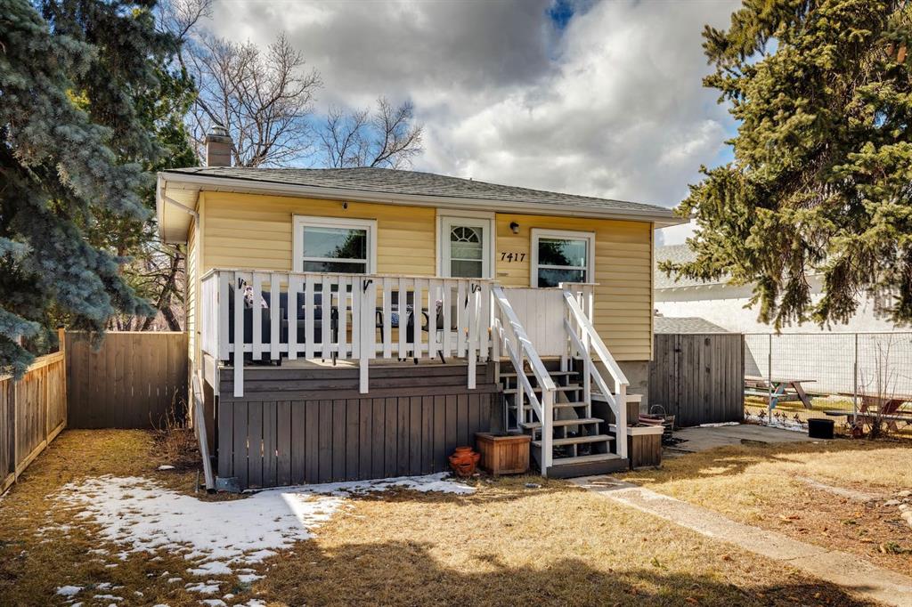 7417 24 Street SE, Calgary, Alberta, T2C 0Y7
