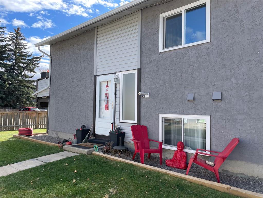 #B 100 Oak Avenue, Okotoks, Alberta, T1S 1H9