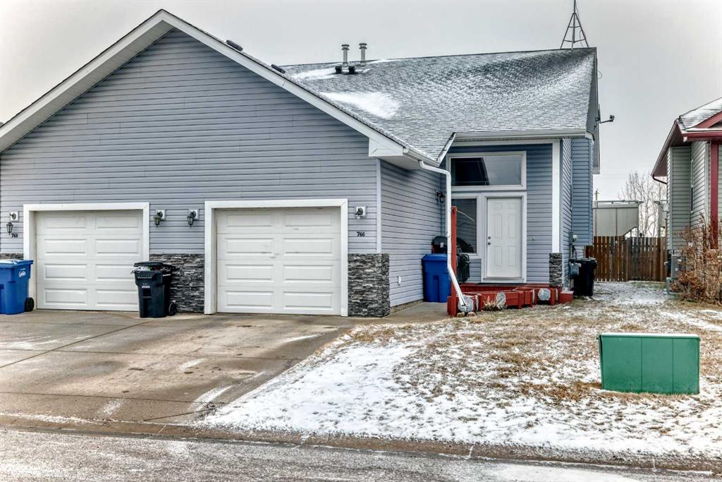 746 Carriage Lane Drive, Carstairs, Alberta, T0M 0N0