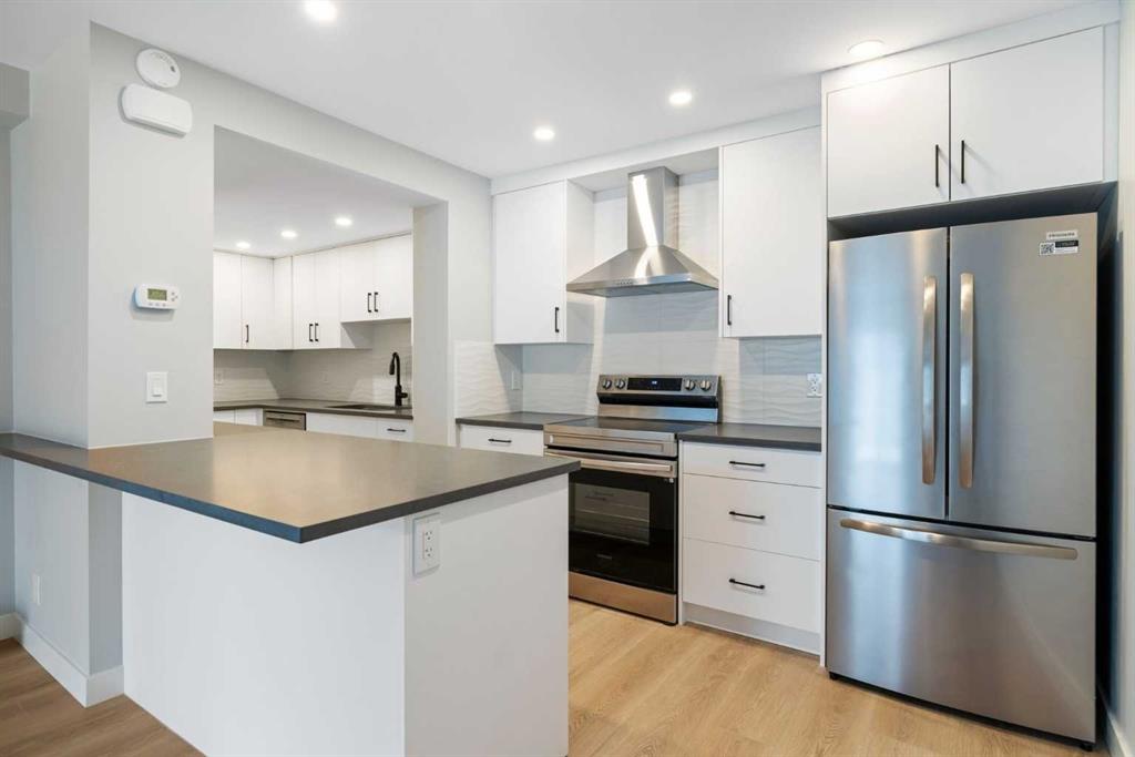 #11 4915 45 Street SW, Calgary, Alberta, T3E3W5