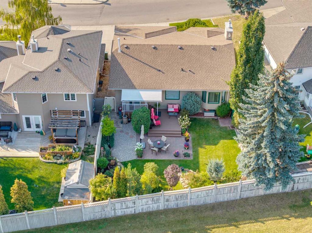 8 Douglas Woods View SE, Calgary, Alberta, T2Z 2A2