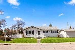 4711 43 Street SW, Calgary, Alberta, T3E 3P9