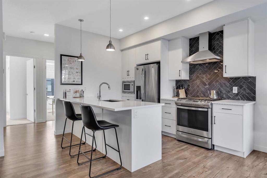 516 Greenbriar Common NW, Calgary, Alberta, T3B 6J3