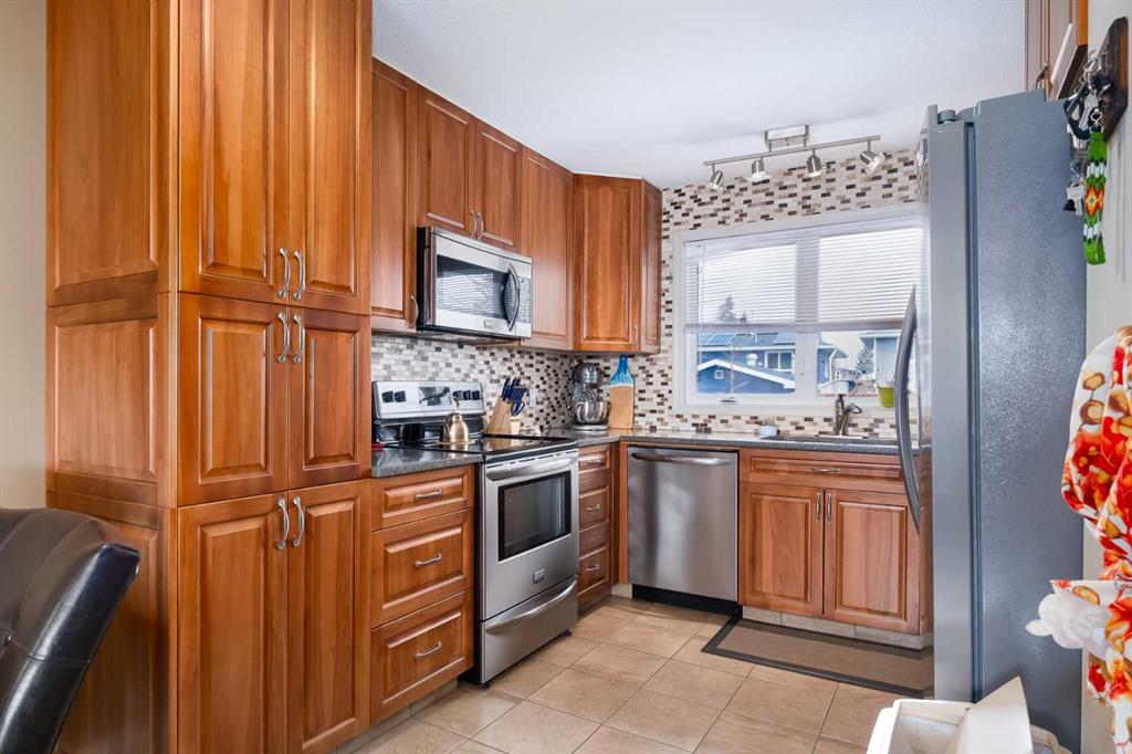 60 Doverview Place SE, Calgary, Alberta, T2B1Z5