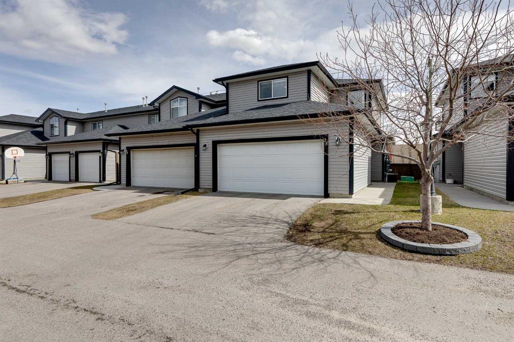 #15 102 Canoe Square SW, Airdrie, Alberta, T4B 2Z1