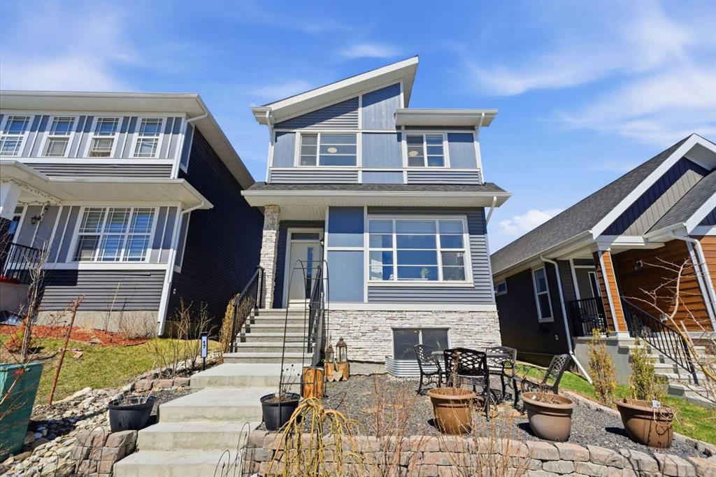 17 Precedence Glen, Cochrane, Alberta, T4C2W7