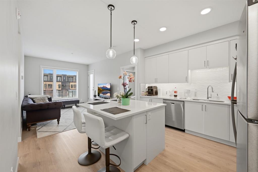 #104 660 Shawnee Square SW, Calgary, Alberta, T2Y2N6