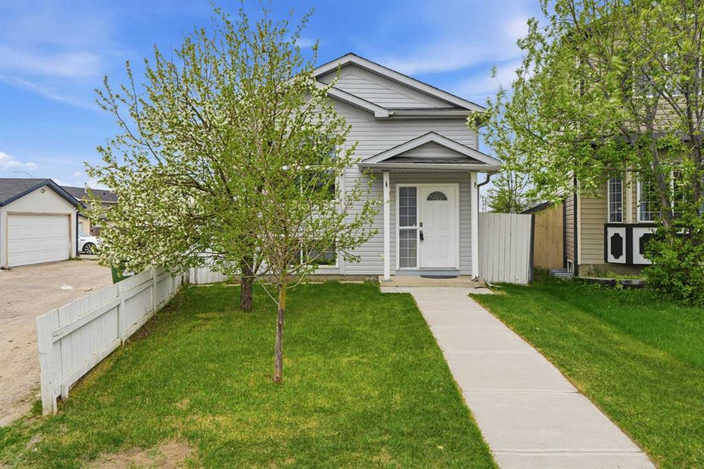 246 Martinvalley Mews NE, Calgary, Alberta, T3J 4W3