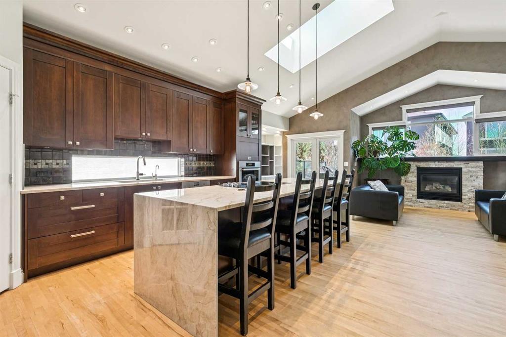 367 Discovery Place SW, Calgary, Alberta, T3H 4N7