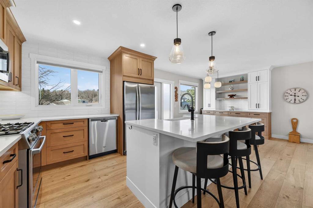 8927 48 Avenue NW, Calgary, Alberta, T3B 2B5