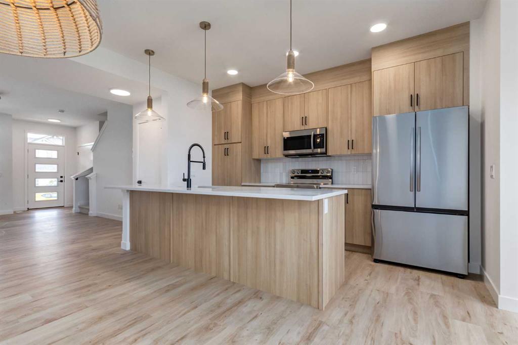 7122 Rangeview Avenue SE, Calgary, Alberta, T3S 0S7