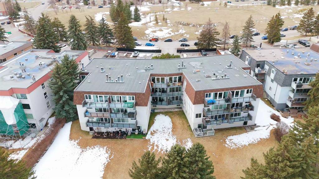 #201 512 Cedar Crescent SW, Calgary, Alberta, T3C 2Y8