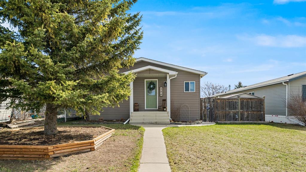 156 Meadowlark Lane, Carstairs, Alberta, T0M0N0