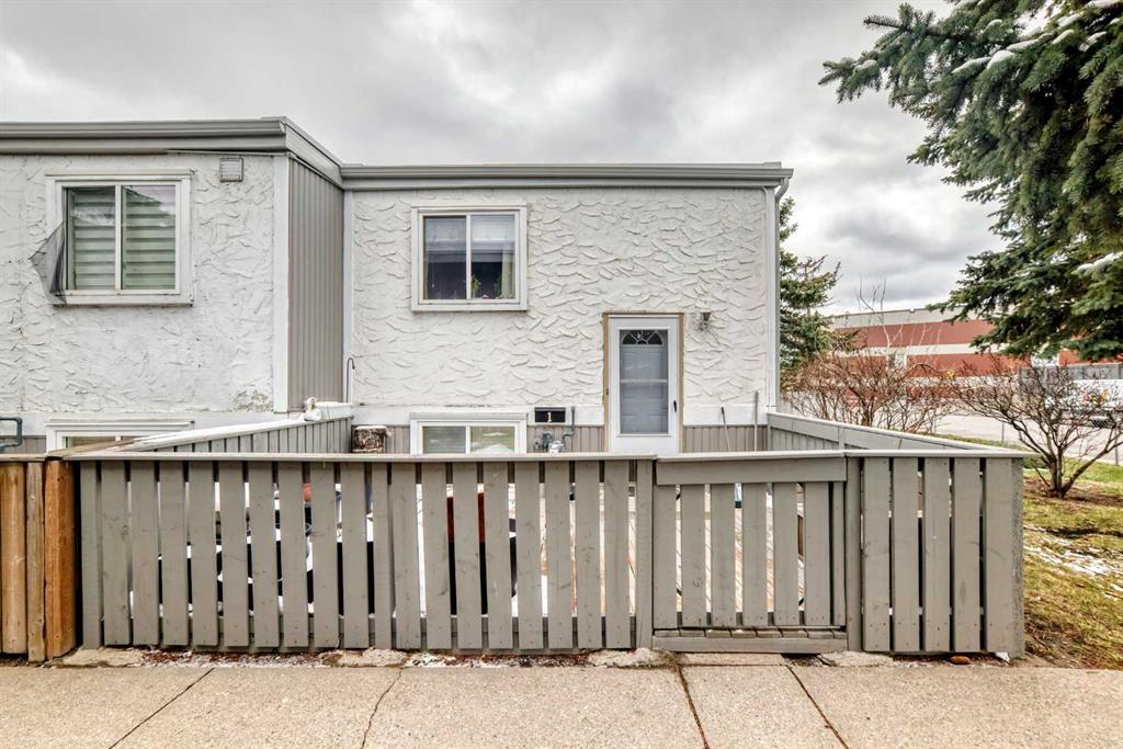 #1 455 Huntsville Crescent NW, Calgary, Alberta, T2K 4W3