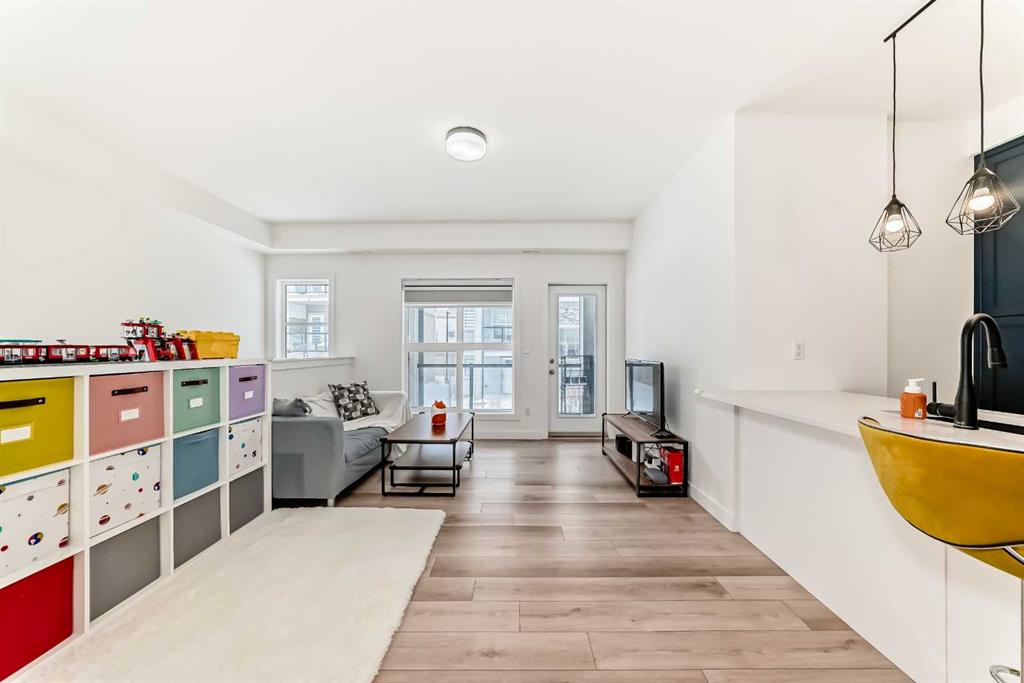 44 Spring Creek Common SW, Calgary, Alberta, T2E 6E2