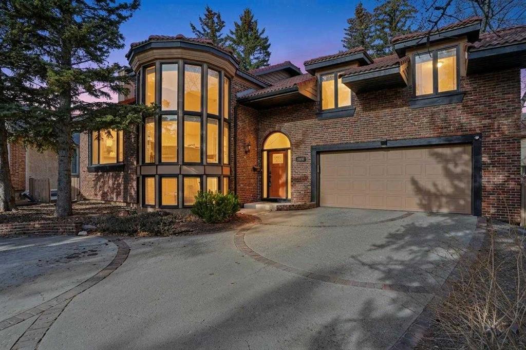 311 Coach Light Bay SW, Calgary, Alberta, T3H 1X3