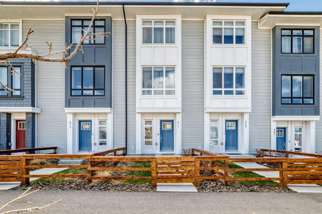 871 Belmont Drive SW, Calgary, Alberta, T2X 4P2