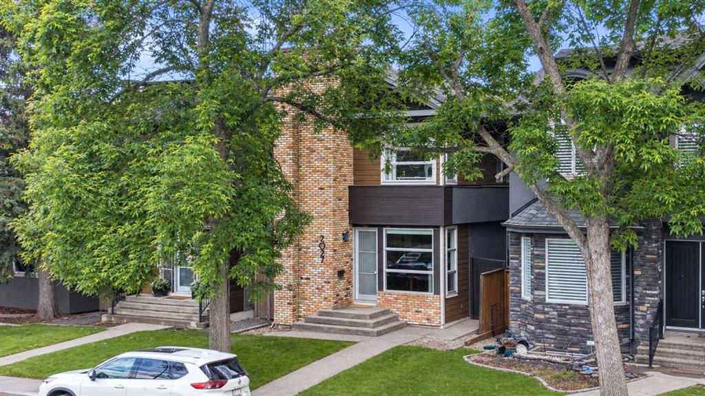 2027 42 Avenue SW, Calgary, Alberta, T2T 2M8