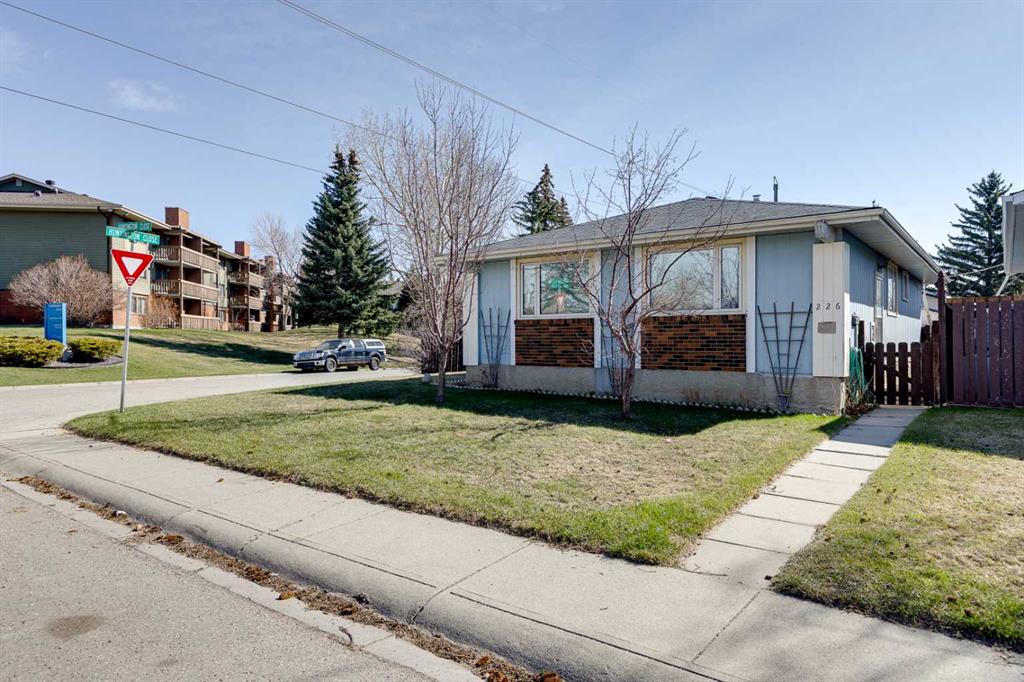226 Huntington Close NE, Calgary, Alberta, T2K 5B4