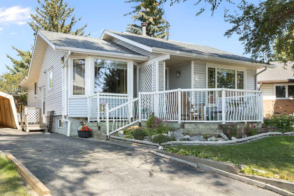 243 Radcliffe Place SE, Calgary, Alberta, T2A 6M9