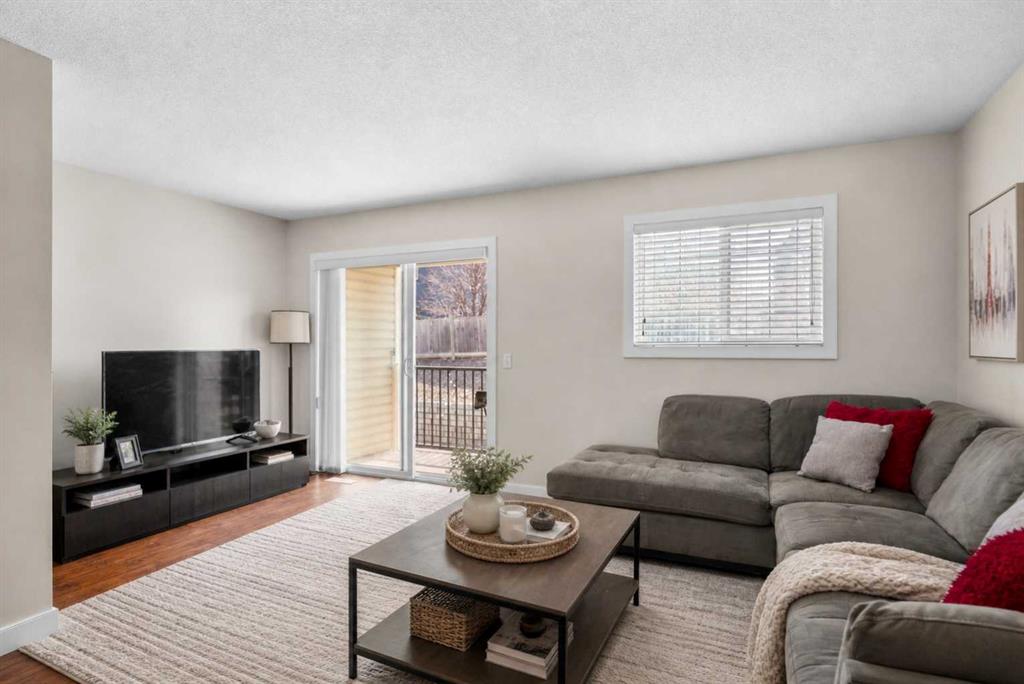 89 Pantego Lane NW, Calgary, Alberta, T3K 0T1