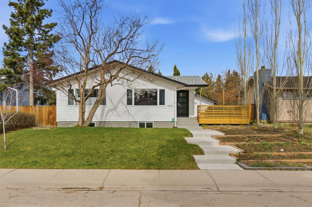 5923 Londonderry Crescent SW, Calgary, Alberta, T3E 5X7