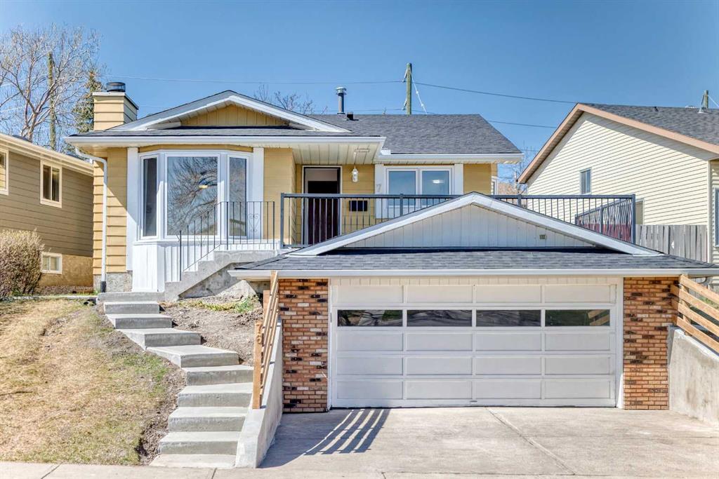 76 Berkshire Court NW, Calgary, Alberta, T3K 1Z5